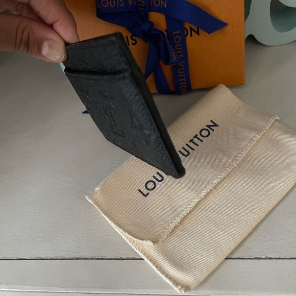 Louis Vuitton - Picture 9 of 13